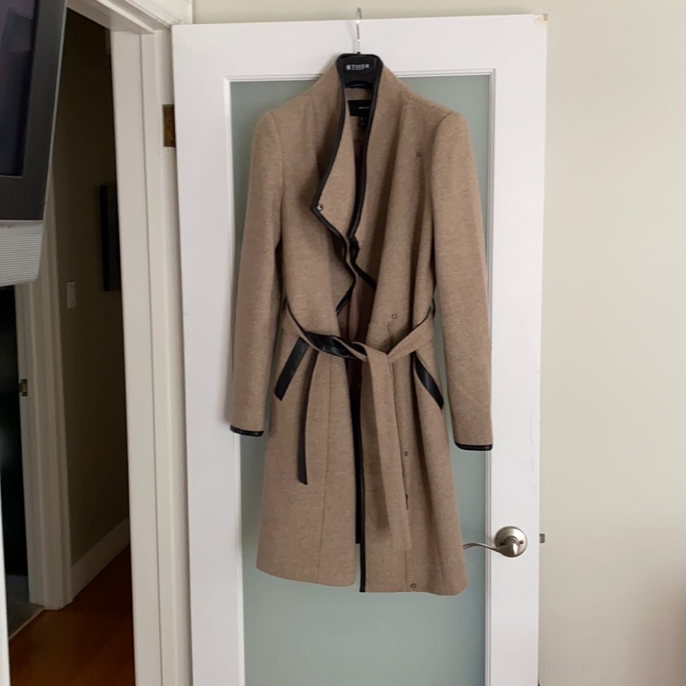Women medium weight winter coat NWOT